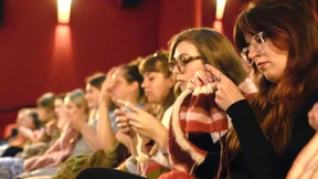 Scrollst du noch oder strickst du schon?