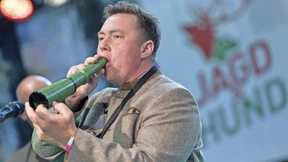 Ein langsam anschwellendes Röhren