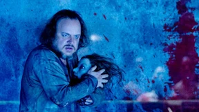 Gott ist ein gutaussehender Lockenkopf