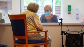 Pflegeheime sollen sichere Besuche möglich machen