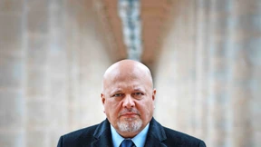 Chefankläger unter Feuer