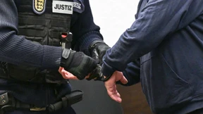 Mann soll seine Partnerin getötet und eingemauert haben