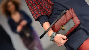 Taschen gegen Smartphone-Nacken