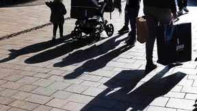 Es wird gespart am Sofa und der Spielekonsole