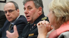 Landespolizei-Chef geht wegen Affäre um Droh-Mails