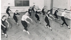 Als hörte man die Schritte noch