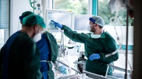 Weltweit mehr als 200 Millionen registrierte Corona-Fälle