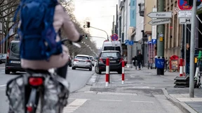 Weniger Wagen am Straßenrand