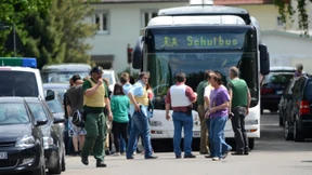 Täter schießt mit den Waffen des Vaters