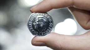 Erste Münzen mit Konterfei von König Charles III. geprägt