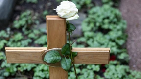 Kriminelle nutzen Traueranzeigen für Betrügereien