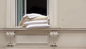 So bleiben Daunendecken frisch