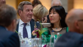 NRW-Gesellschaft trennt sich von Gerhard Schröders Ehefrau