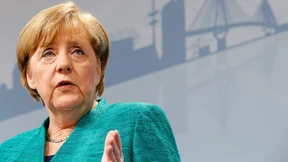 Merkel sagt Opfern der Krawalle Entschädigung zu