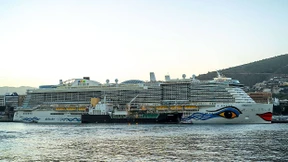 Urlaub mit Wasserrutschen, Sonnendeck und Gasantrieb