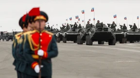 Militärparade in Luhansk und Proteste in Kiew