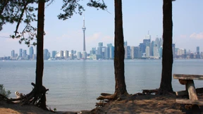 Auf der anderen Seite die Stadt