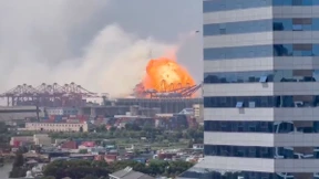 Heftige Explosion im Hafen von Ningbo
