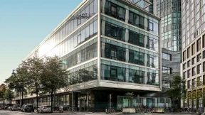 Commerzbank schließt und investiert