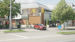 Er lockte die jungen Leute in den McDonald's, dann schoss er