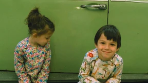 Emile & Jojo freuen sich über Emile + Jojo