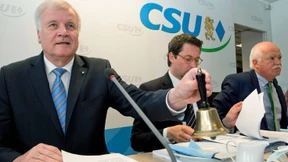 Seehofer präsentiert sich selbst als Schuldigen