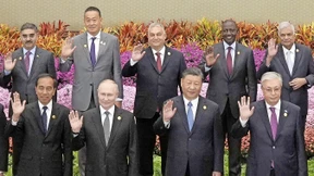 Versammelt hinter Autokraten