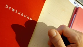 Firmen zögern mit Neueinstellungen