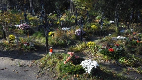 Alle, die sich hier gesellen, trieb Verzweiflung in die Wellen