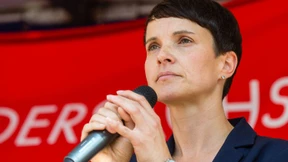 Unbekannte zünden Auto von Frauke Petry an