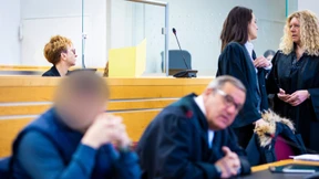 „Blind, mit vollkommen überhöhter Geschwindigkeit“