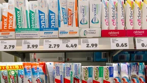 Diebe klauen 3408 Tuben Zahnpasta