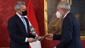 Karl Nehammer als neuer Kanzler vereidigt