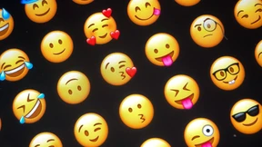 Kann ein „Daumen hoch“ ein Vertragsabschluss im Internet sein?