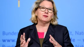 Umweltministerin Schulze will das Fliegen teurer machen