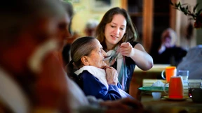Sollte man für die Pflege zusätzlich vorsorgen?