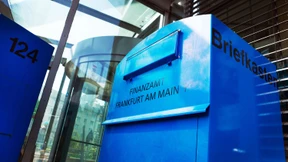 Steuerberater versinken in Arbeit