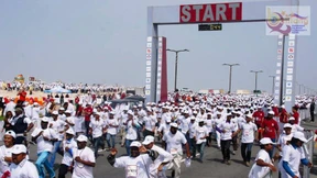 Qatar zwingt Arbeiter mit Flip-Flops zu Halb-Marathon