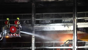 Großbrand legt Flughafen lahm