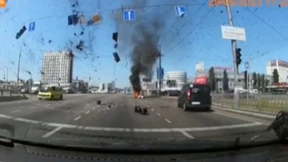 Rakete schlägt im Berufsverkehr ein