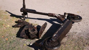 Wer muss die E-Scooter aus den Flüssen bergen?