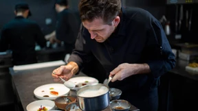 Koch „AM“ erhält drei Michelin-Sterne