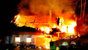 Zwei Tote in abgebranntem Luxushaus entdeckt