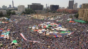 Sie strömen wieder auf den Platz