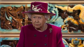 Die Queen kündigt ihrem BH-Lieferanten