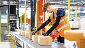 Amazon-Mitarbeiter streiken am Black Friday