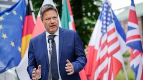 Habeck: Dürfen globale Krisen nicht gegeneinander ausspielen