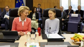 Erste Raketenstufe auf dem Weg zum Mond