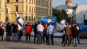 Massiver Polizeieinsatz bei Poggenburg-Demo