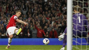 Podolskis Flanke rettet Arsenal gegen ManCity